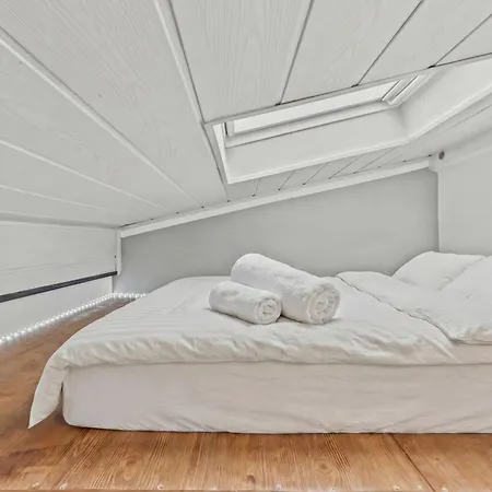 Bat Solutions - Alles Was Ein Nicht Bietet - Mit Sternen-schlaf - Ruhig Im Privaten Hist Innenhof-terrasse-grill-pergola - 5 Min Zur Altstadt - Direkt Am Suedbahnhof - Fuer Bis Zu 4 Personen Trier