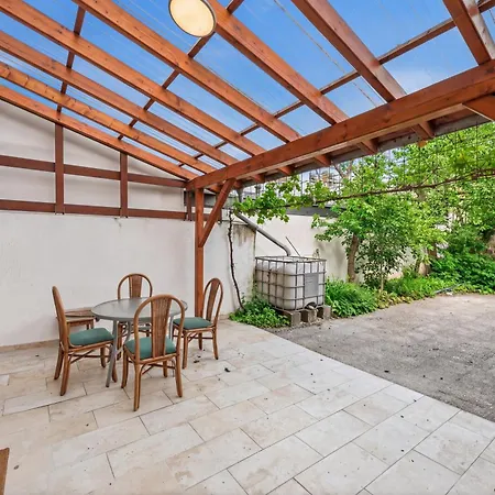 Bat Solutions - Alles Was Ein Nicht Bietet - Mit Sternen-schlaf - Ruhig Im Privaten Hist Innenhof-terrasse-grill-pergola - 5 Min Zur Altstadt - Direkt Am Suedbahnhof - Fuer Bis Zu 4 Personen Apartamento