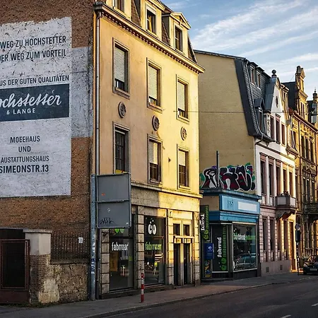 Bat Solutions - Alles Was Ein Nicht Bietet - Mit Sternen-schlaf - Ruhig Im Privaten Hist Innenhof-terrasse-grill-pergola - 5 Min Zur Altstadt - Direkt Am Suedbahnhof - Fuer Bis Zu 4 Personen *