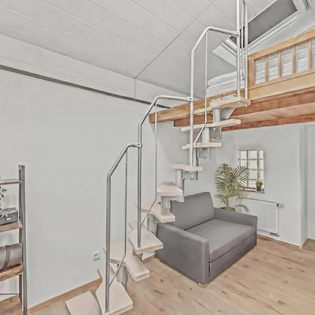 Bat Solutions - Alles Was Ein Nicht Bietet - Mit Sternen-schlaf - Ruhig Im Privaten Hist Innenhof-terrasse-grill-pergola - 5 Min Zur Altstadt - Direkt Am Suedbahnhof - Fuer Bis Zu 4 Personen * Trier